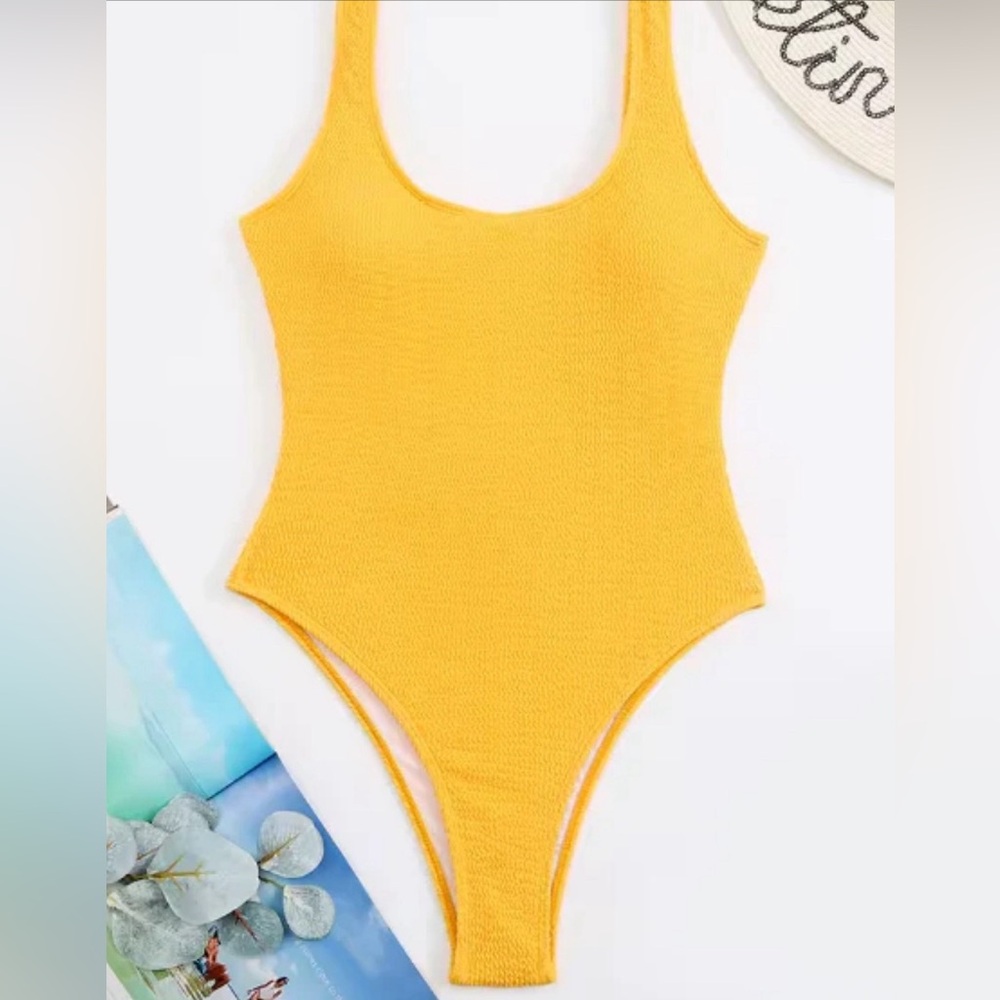 NWT Women's Vibrant Yellow One-Piece Swimsuit Small Sexy Bold Beach Never Worn